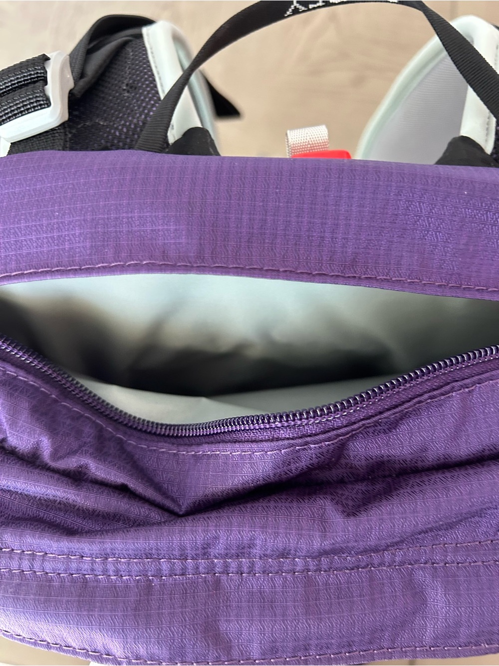 OSPREY Tempest 9 Daypack - Excellent condition - Picture 6 of 13